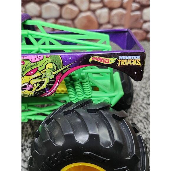 Hot Wheels Monster Truck Giant Wheels Jam "Test Subject " 1:24 #A39 - Picture 9 of 11
